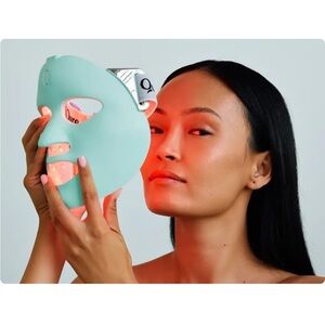 Qure LED Skin Care Face Mask Red Light Blue Light Brand New SEALED in box